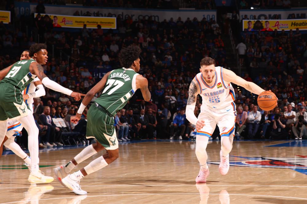 看来无论在哪里美女都是吸引眼球的